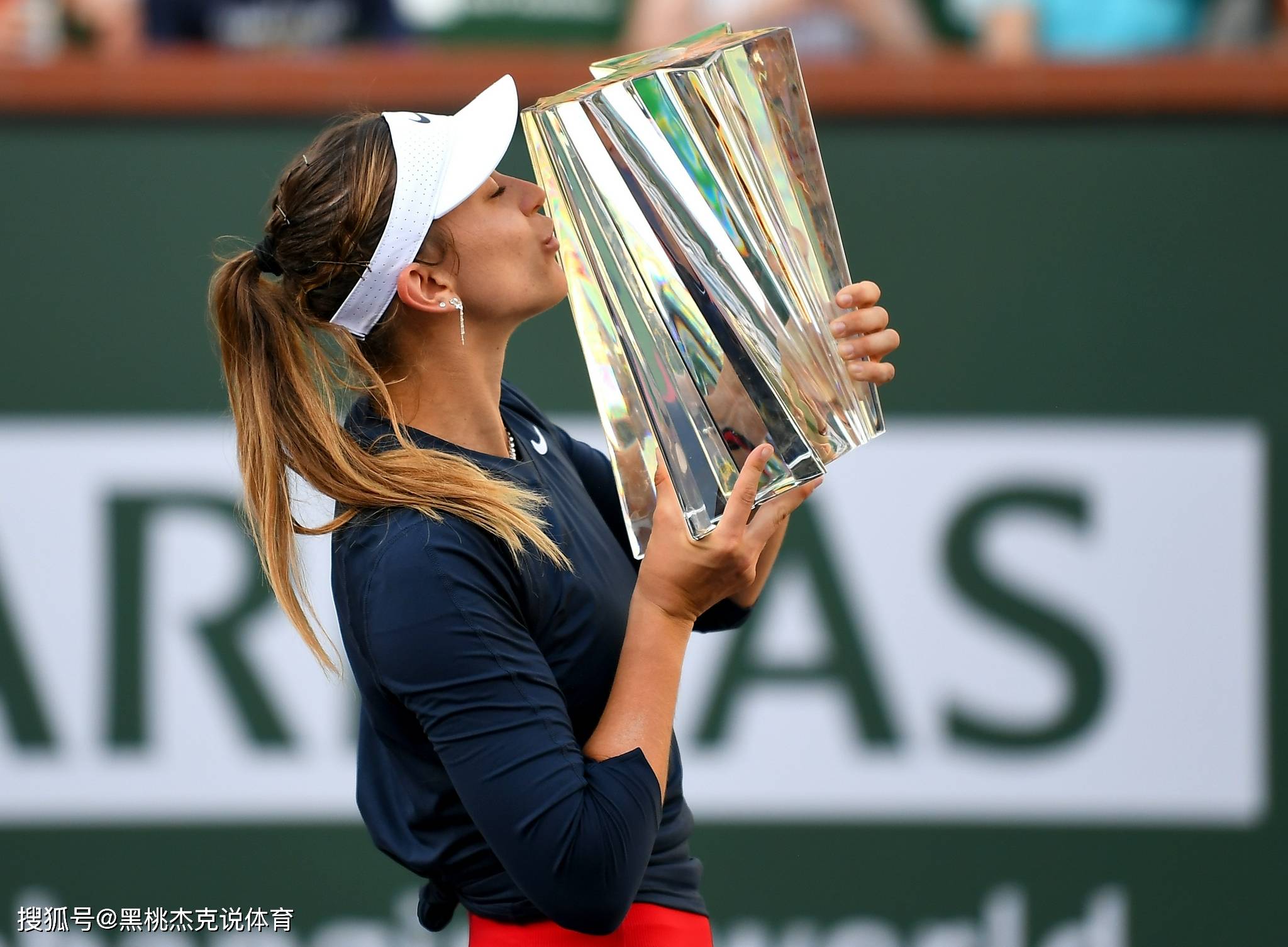 阿扎伦卡遭遇三持续失利，日本队教练压力巨大！赢得满堂喝彩(阿扎伦卡能否再夺大满贯)