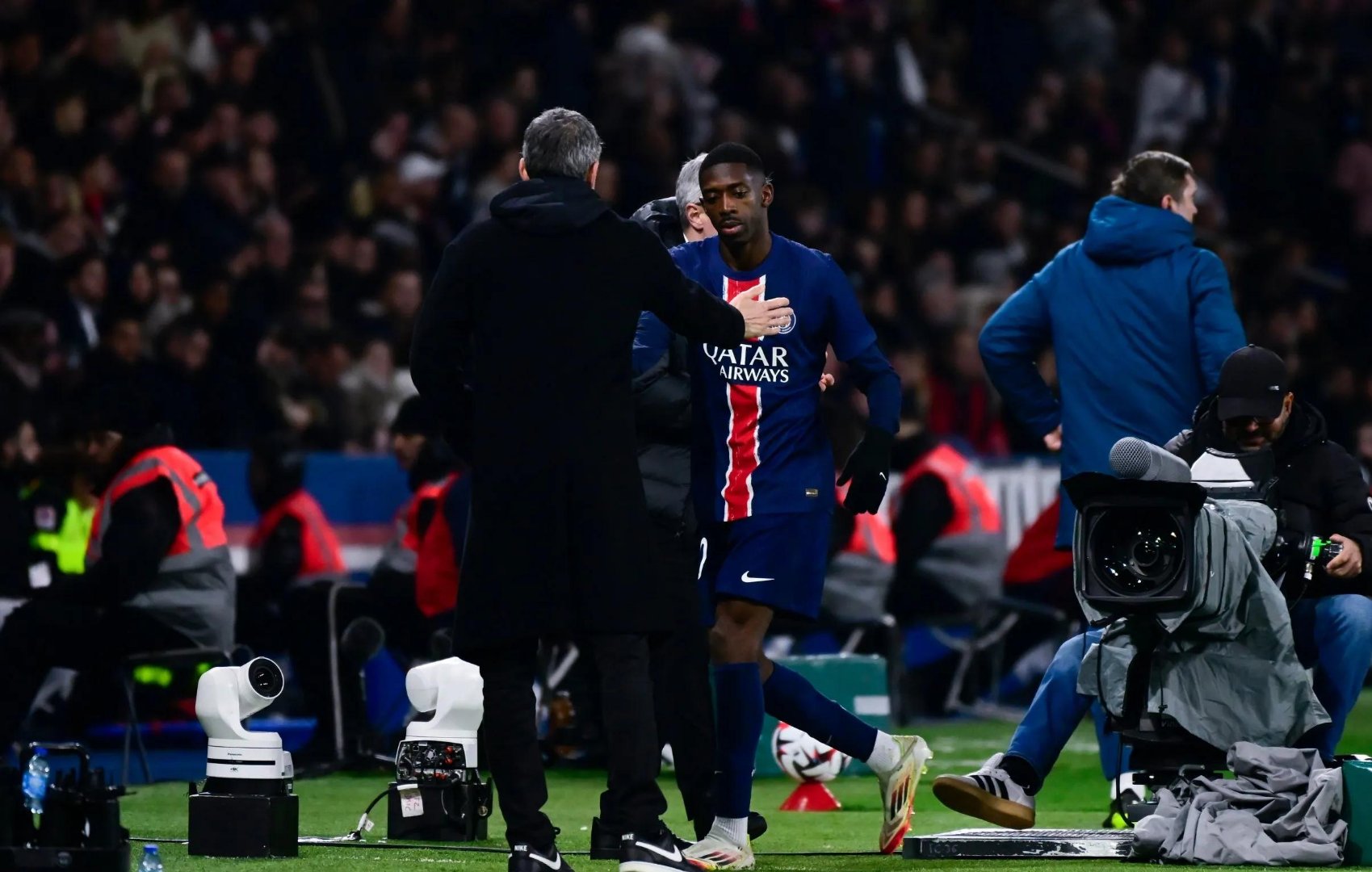 德罗巴爆冷击败塞尔维亚队，战术调整引爆全场！的简单介绍