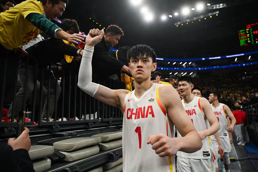 集结日深圳男篮备战欧超杯；手感冰凉细节曝光；话题不断；年轻球员得到机会的简单介绍